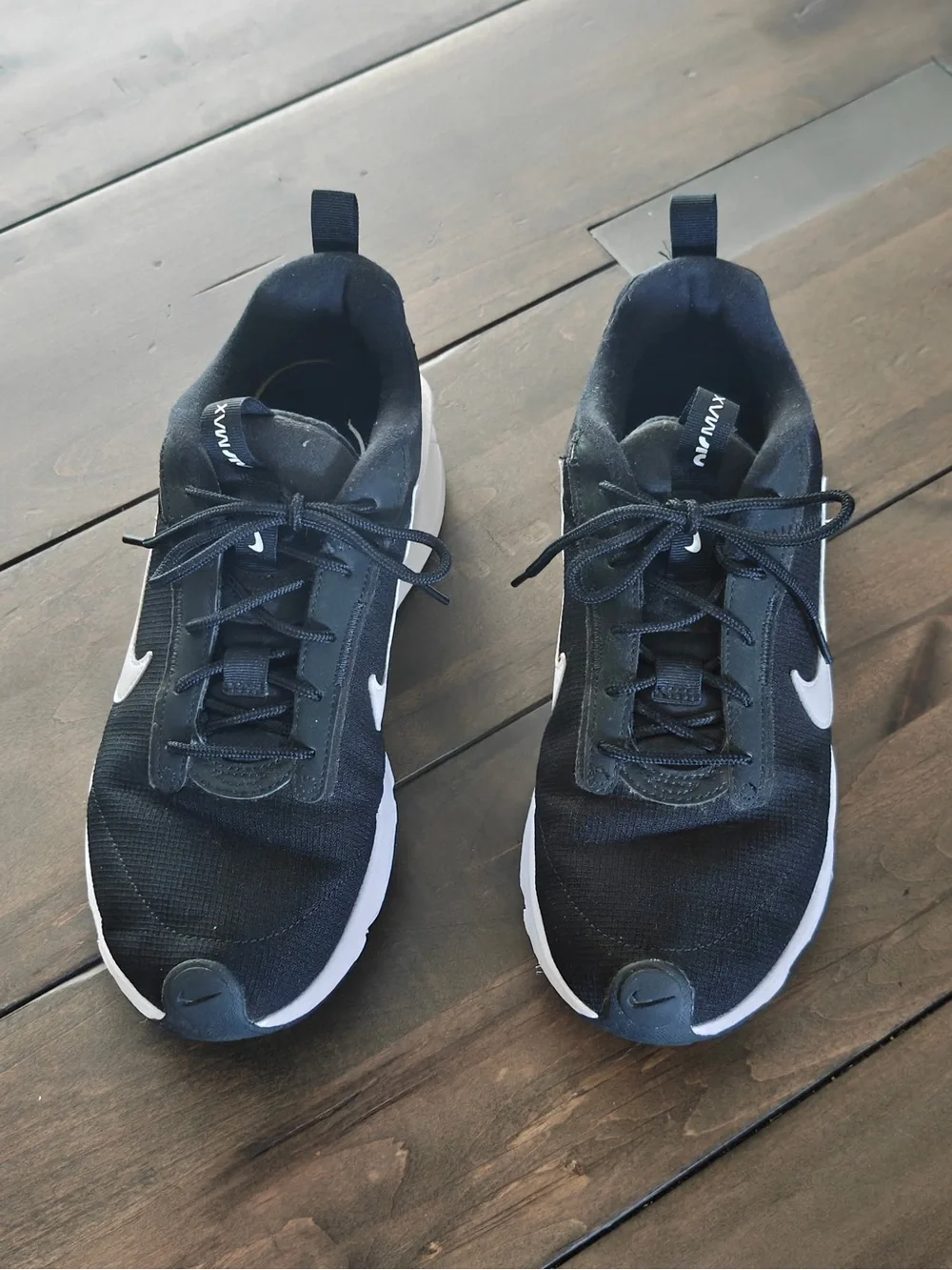 Nike Women's Black and White Air Max-Style Running Sneakers